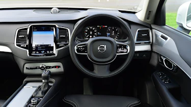 Volvo XC90 - dash