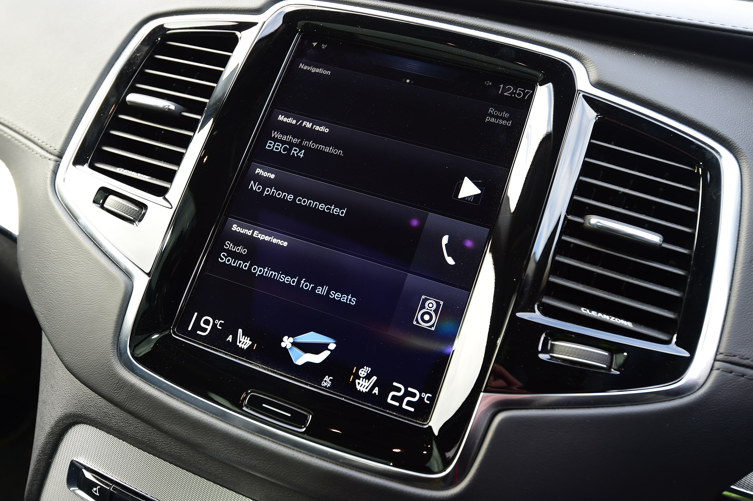 Volvo XC90 - infotainment screen