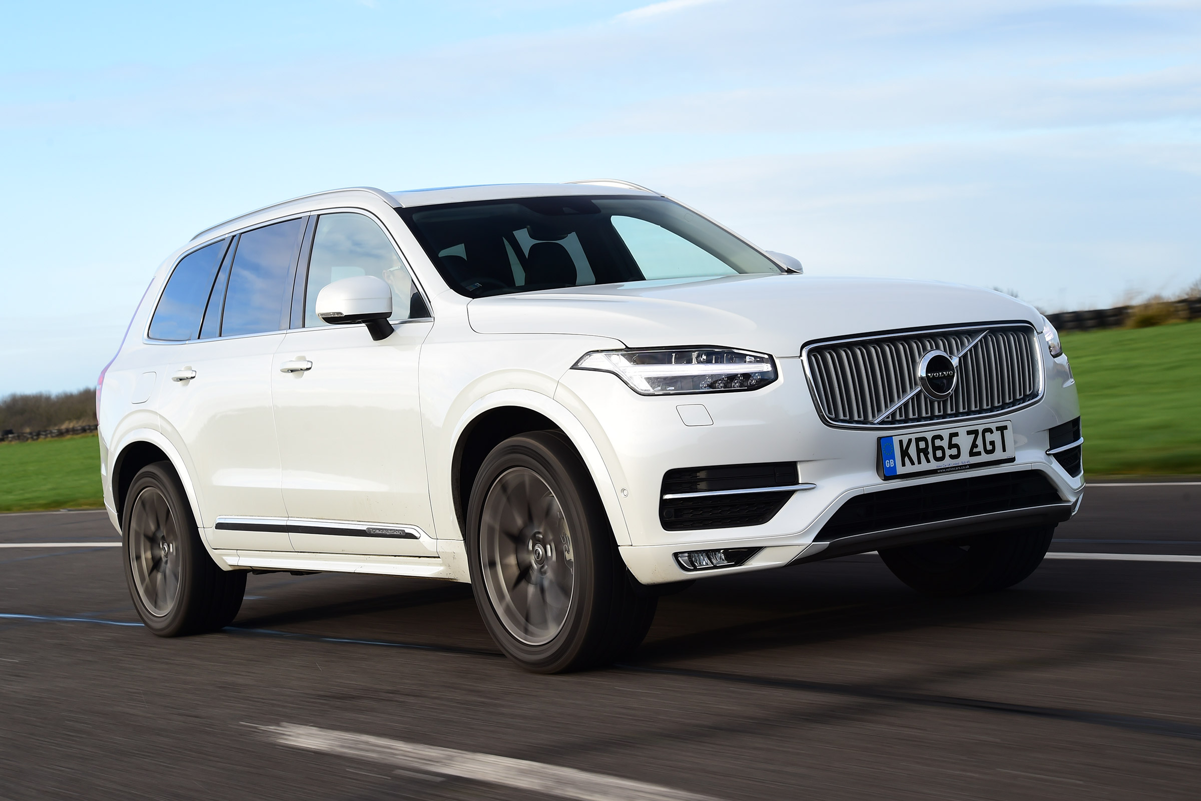 Volvo XC90 - front action