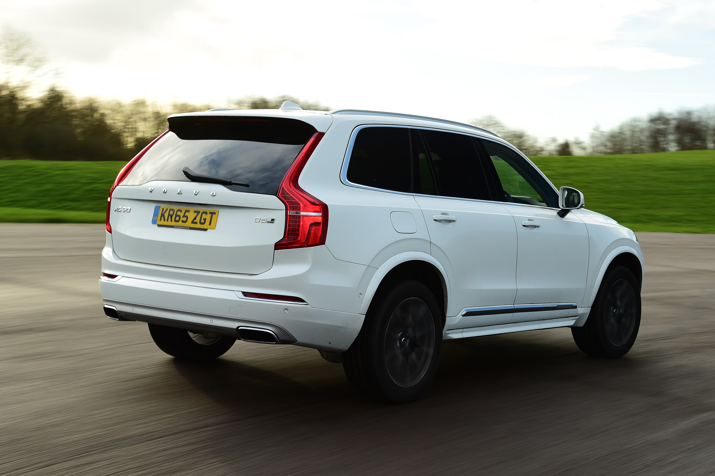Volvo XC90 - rear action