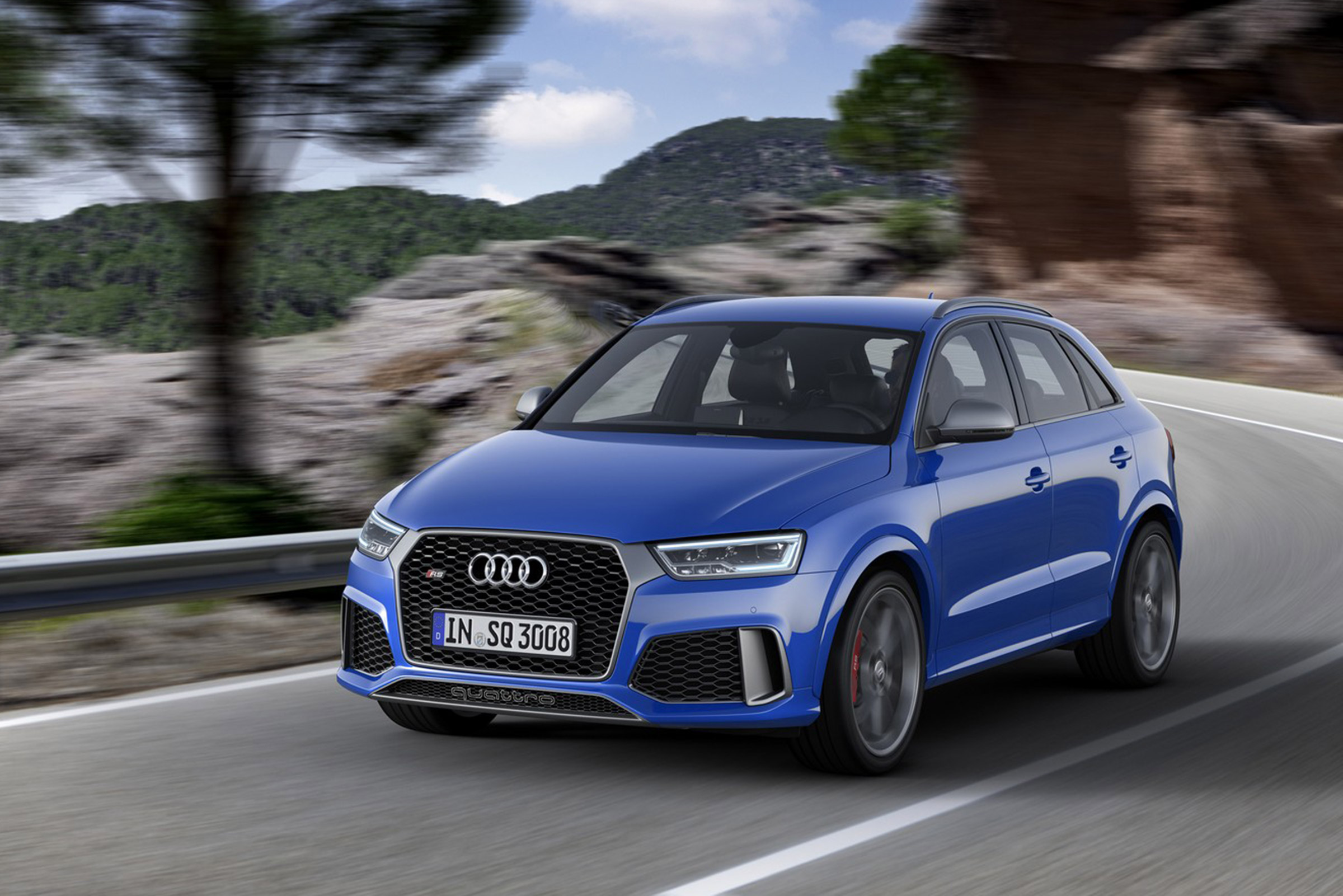 Audi RS Q3 Performance front tracking