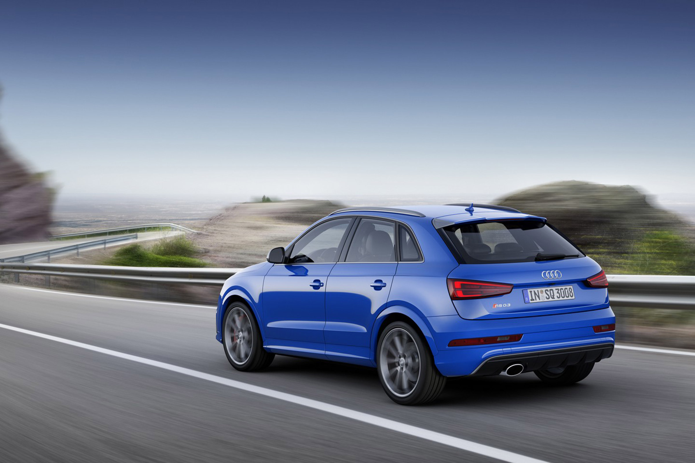 Audi RS Q3 Performance rear tracking