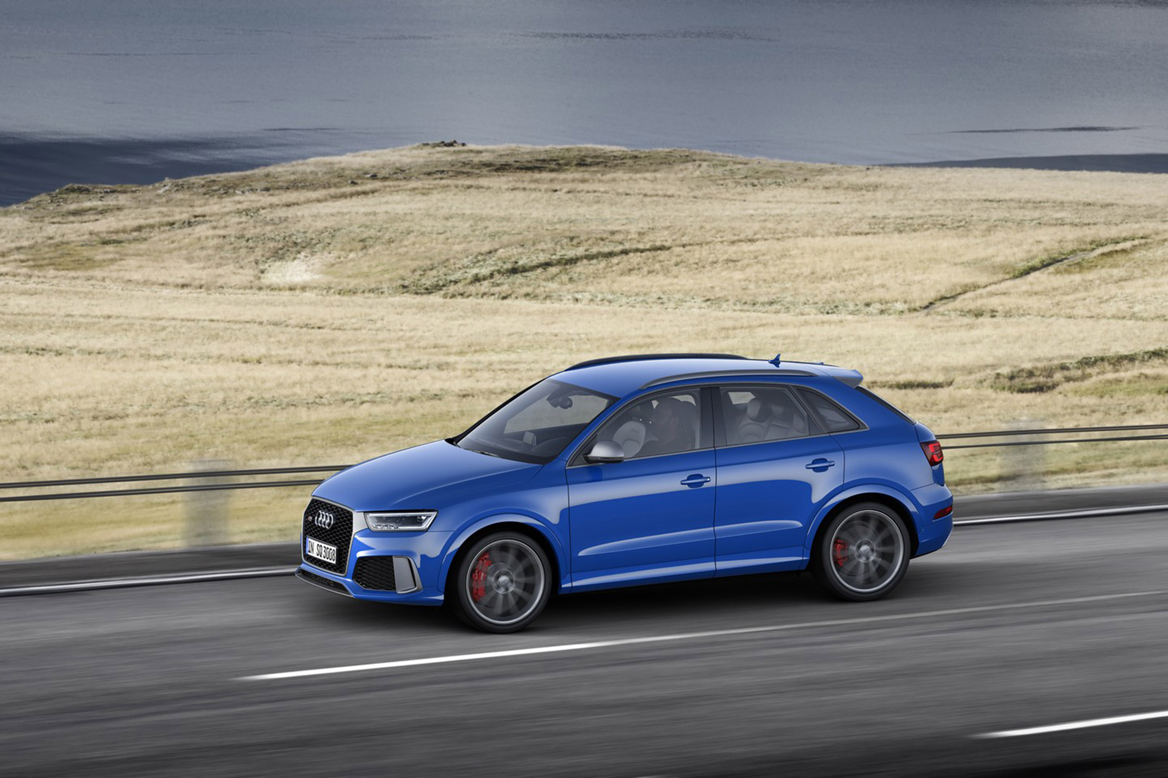 Audi RS Q3 Performance side