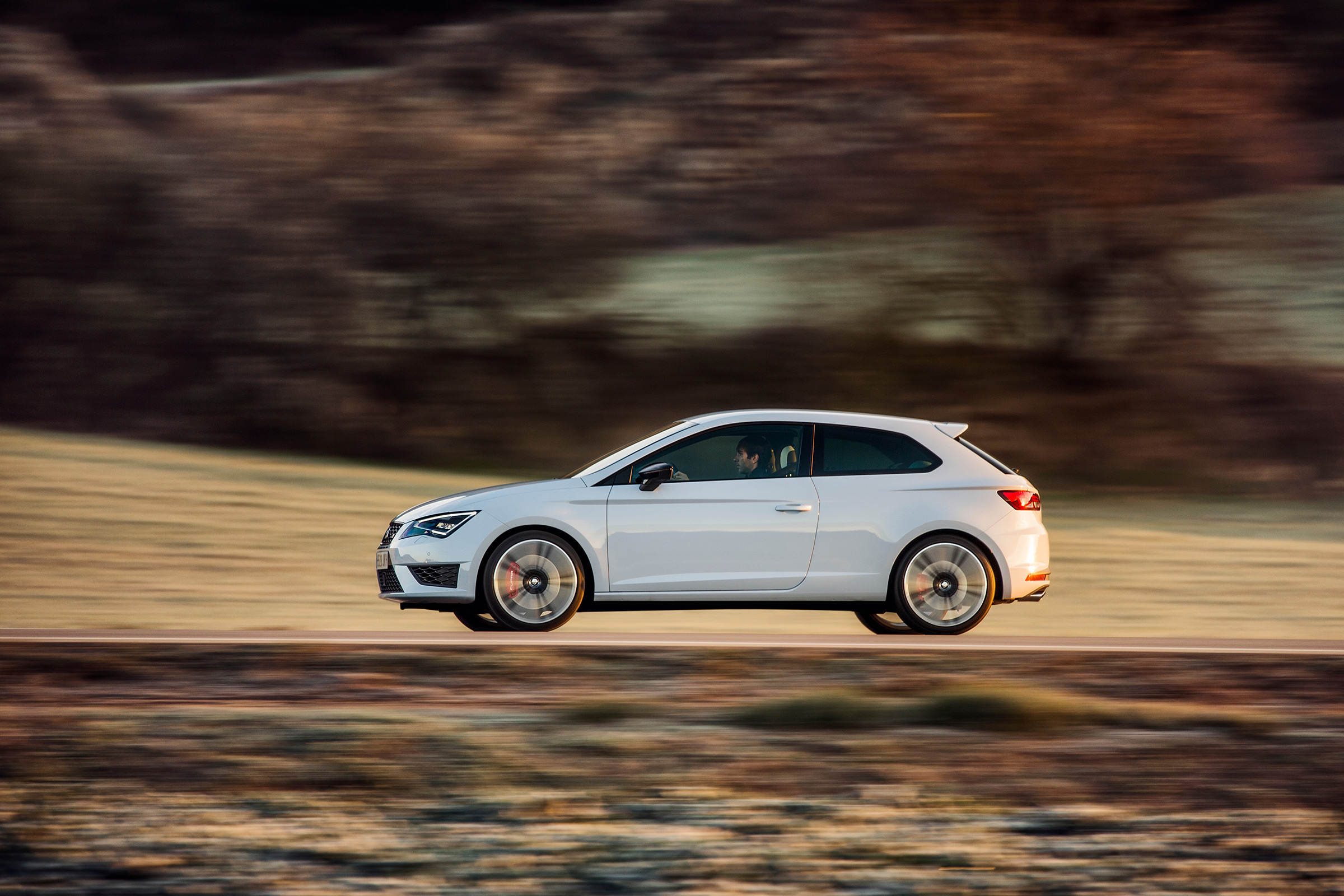 SEAT Leon Cupra 290 review - side tracking