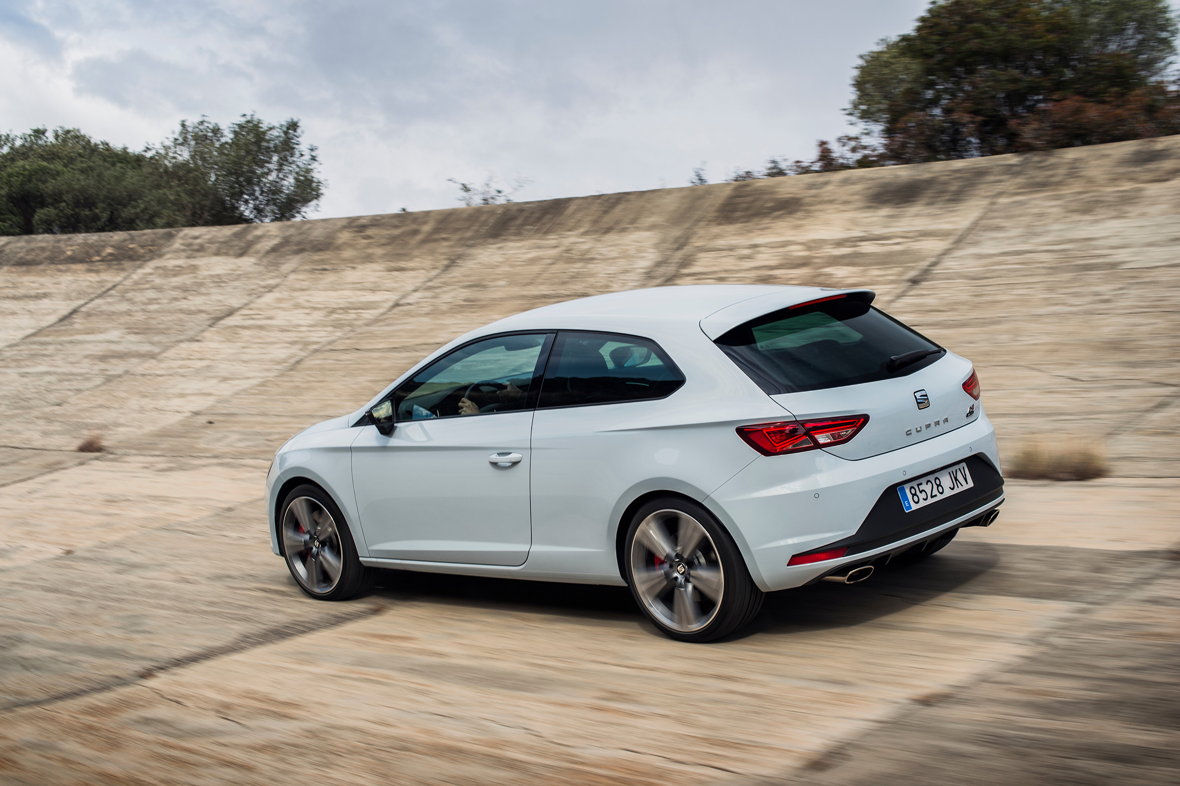 SEAT Leon Cupra 290 review - rear tracking
