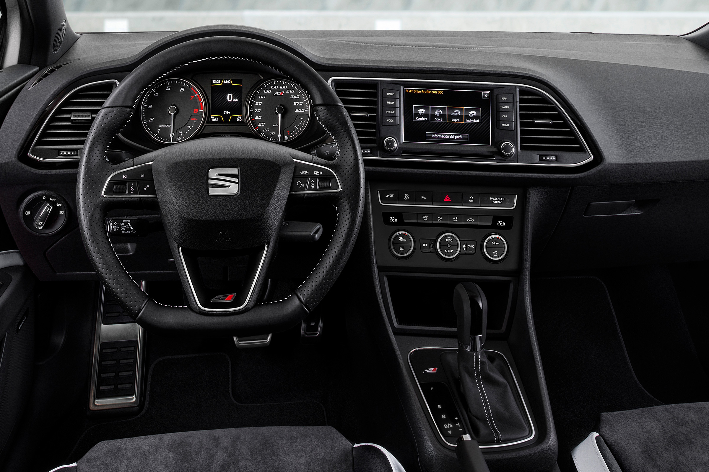 SEAT Leon Cupra 290 review - dashboard