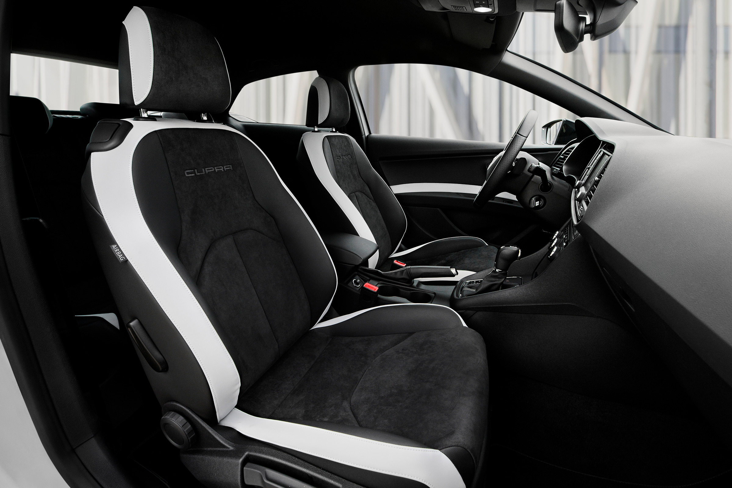 SEAT Leon Cupra 290 review - front seats