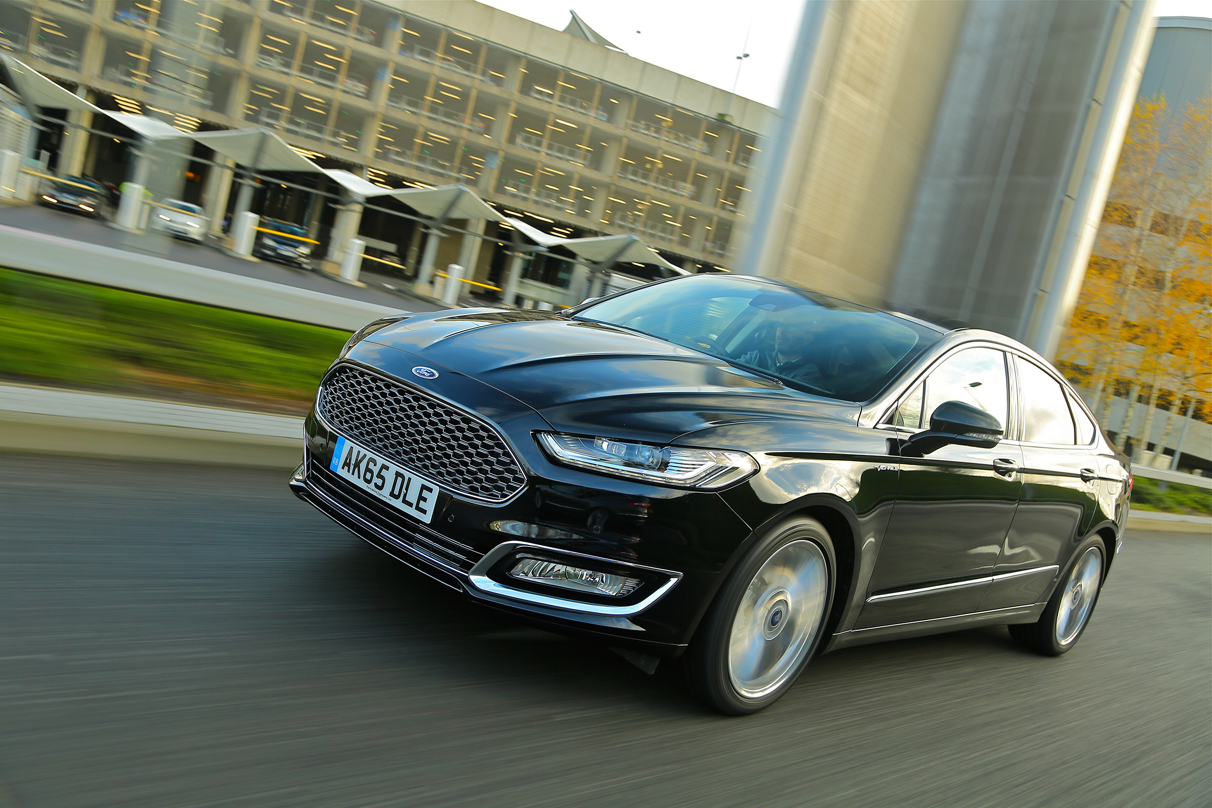 Ford Mondeo Vignale 2016 - front tracking 2