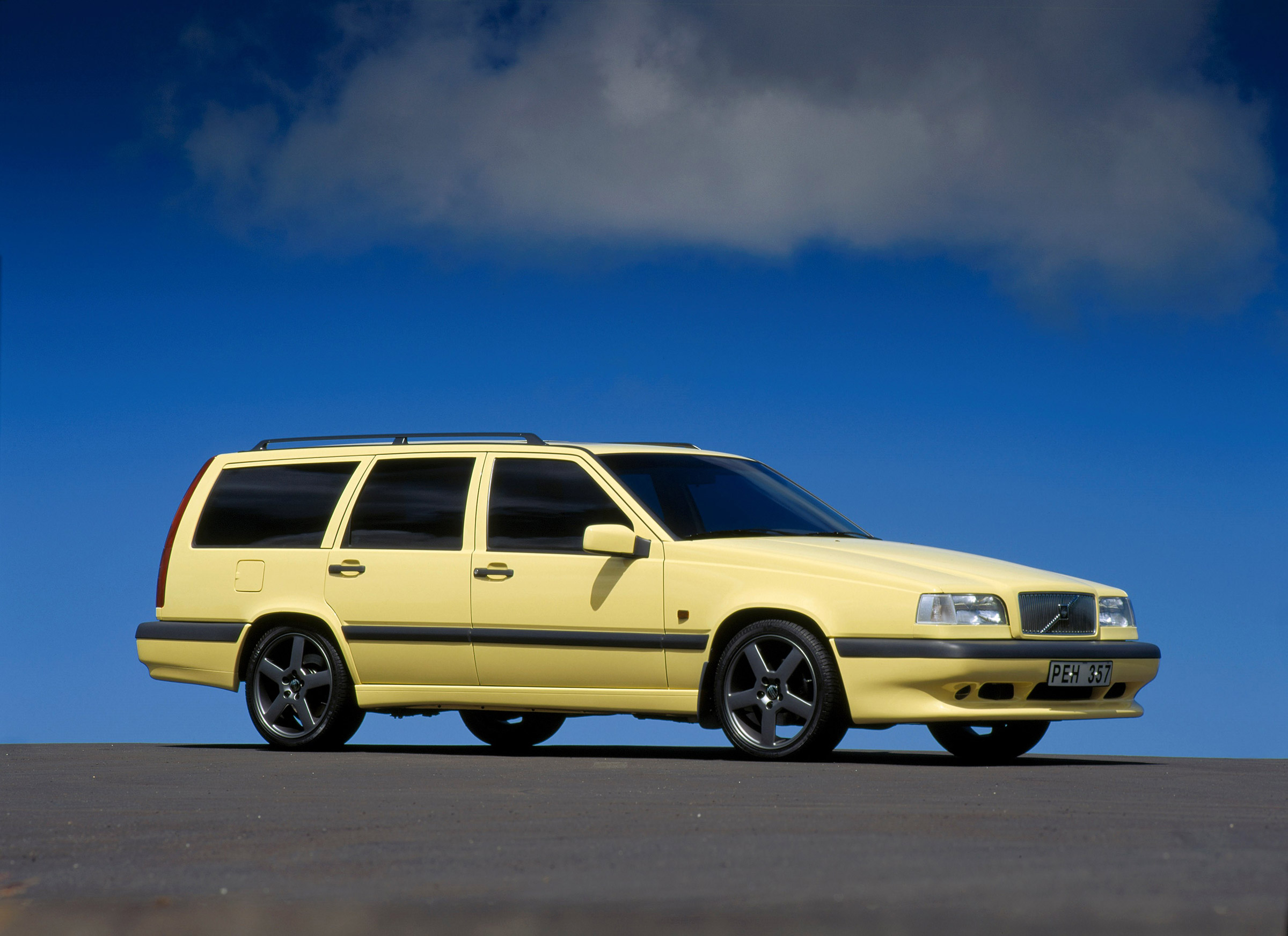 Volvo Estates - 850 T5-R