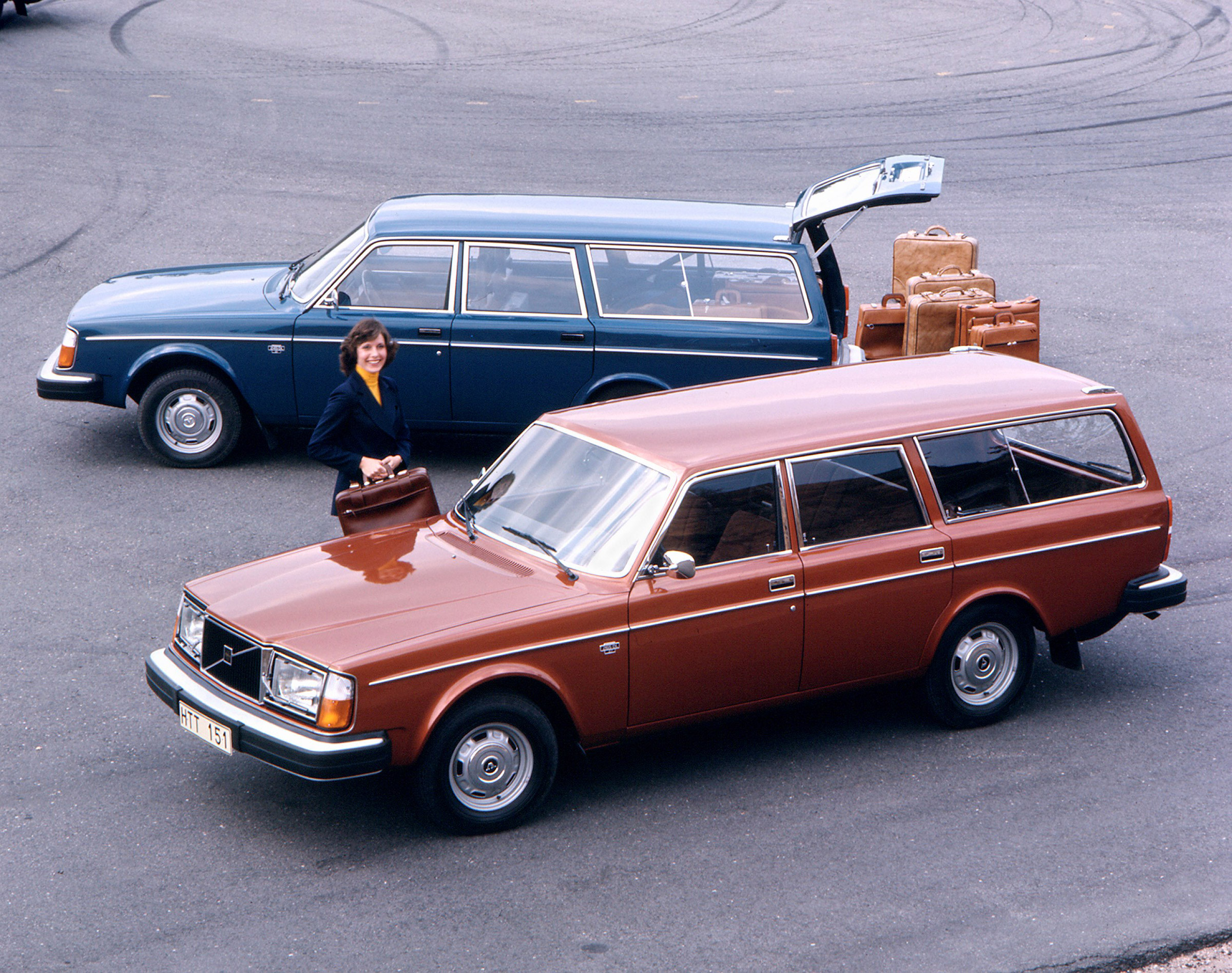 Volvo Estates - 245 loading