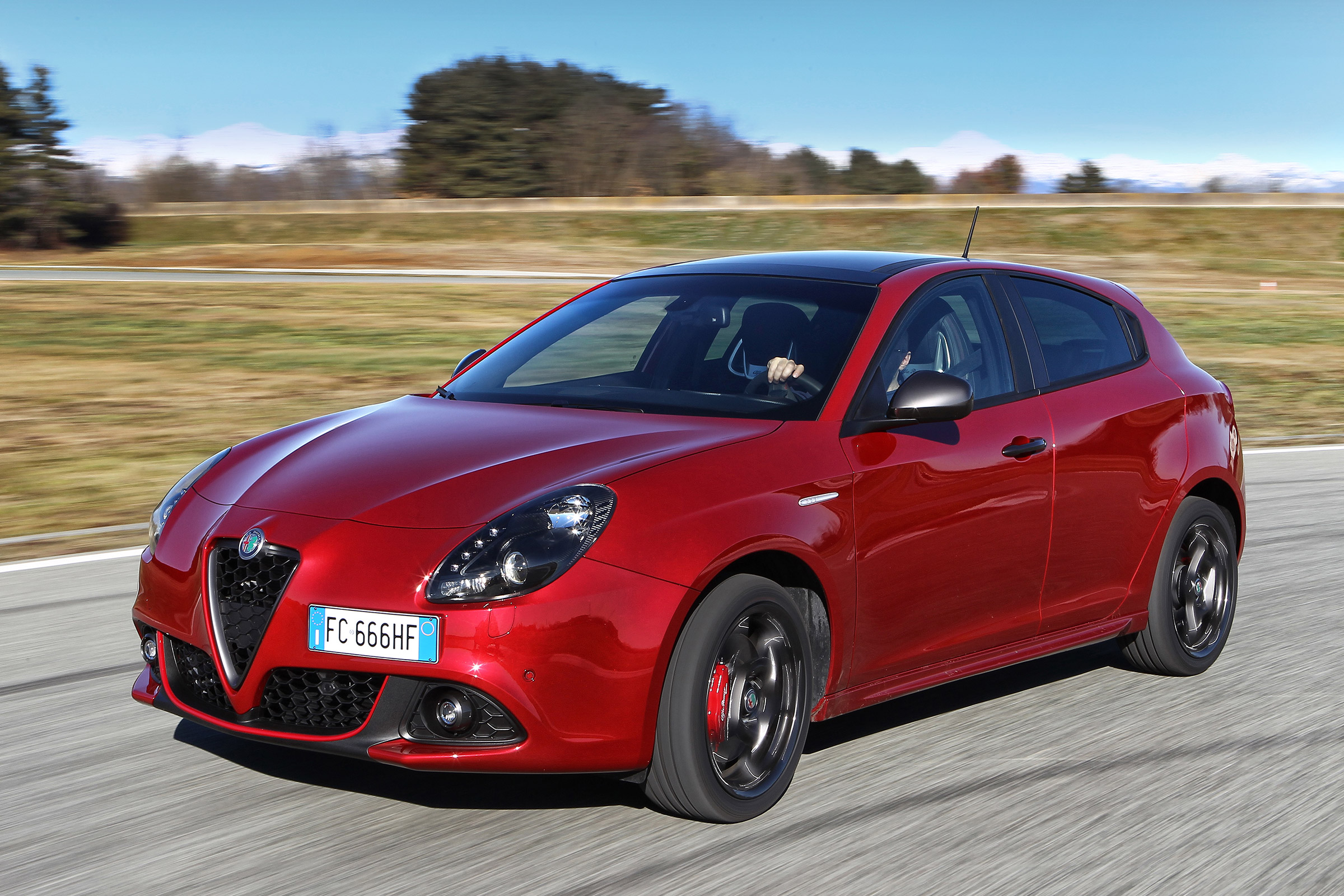 Alfa Romeo Giulietta - front action
