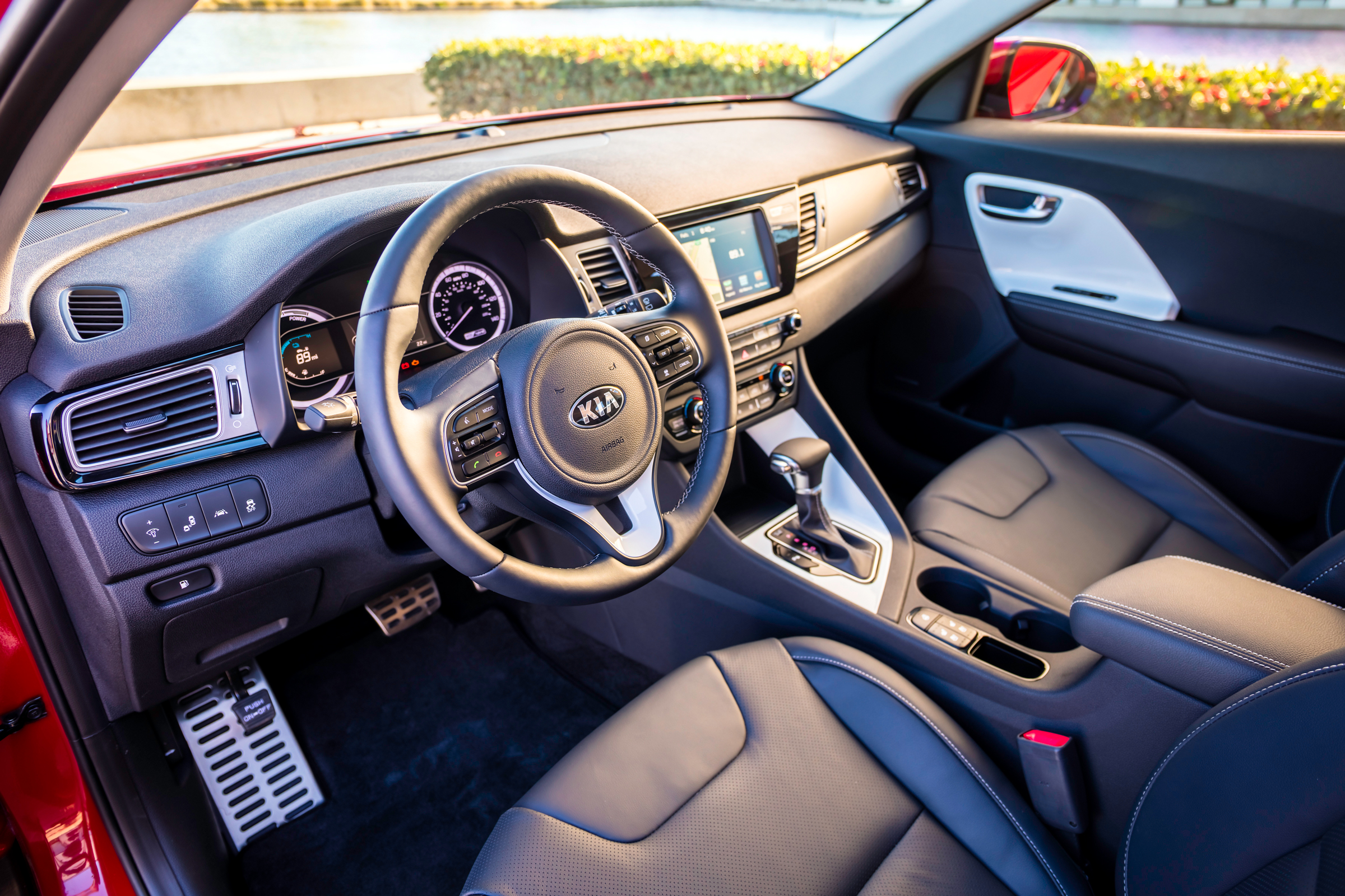 Kia Niro 2016 - interior 2