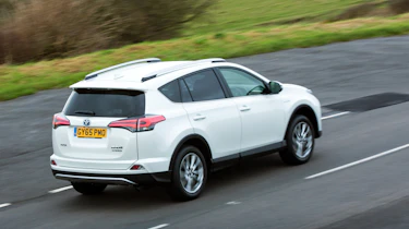 Toyota RAV4 Hybrid UK 2016 - rear tracking
