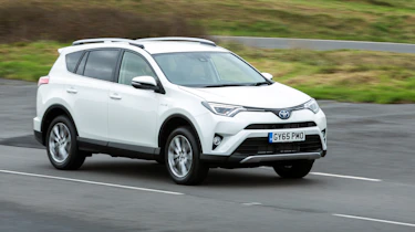 Toyota RAV4 Hybrid UK 2016 - front cornering 2