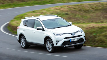 Toyota RAV4 Hybrid UK 2016 - front cornering