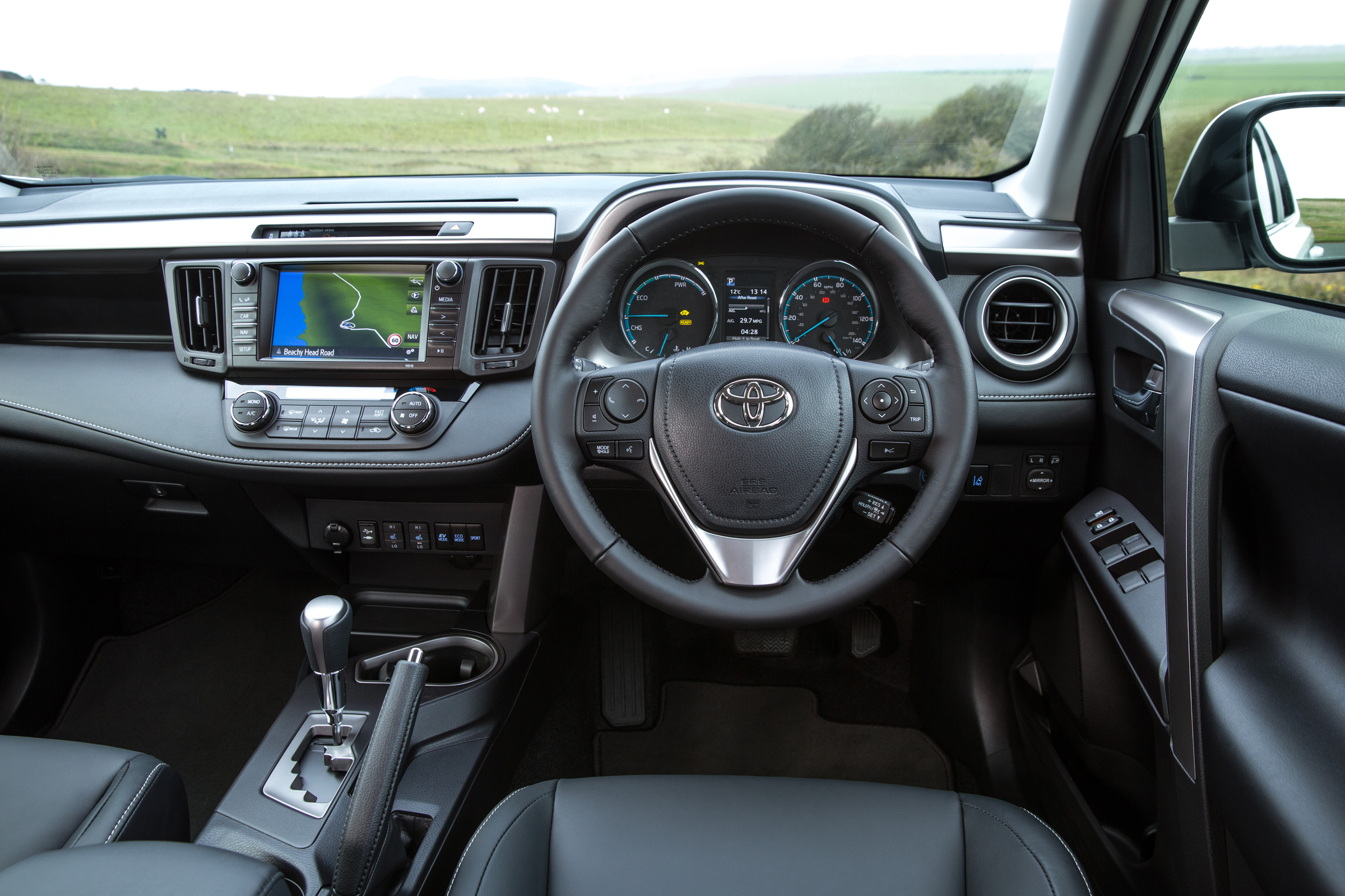 Toyota RAV4 Hybrid UK 2016 - dashbard