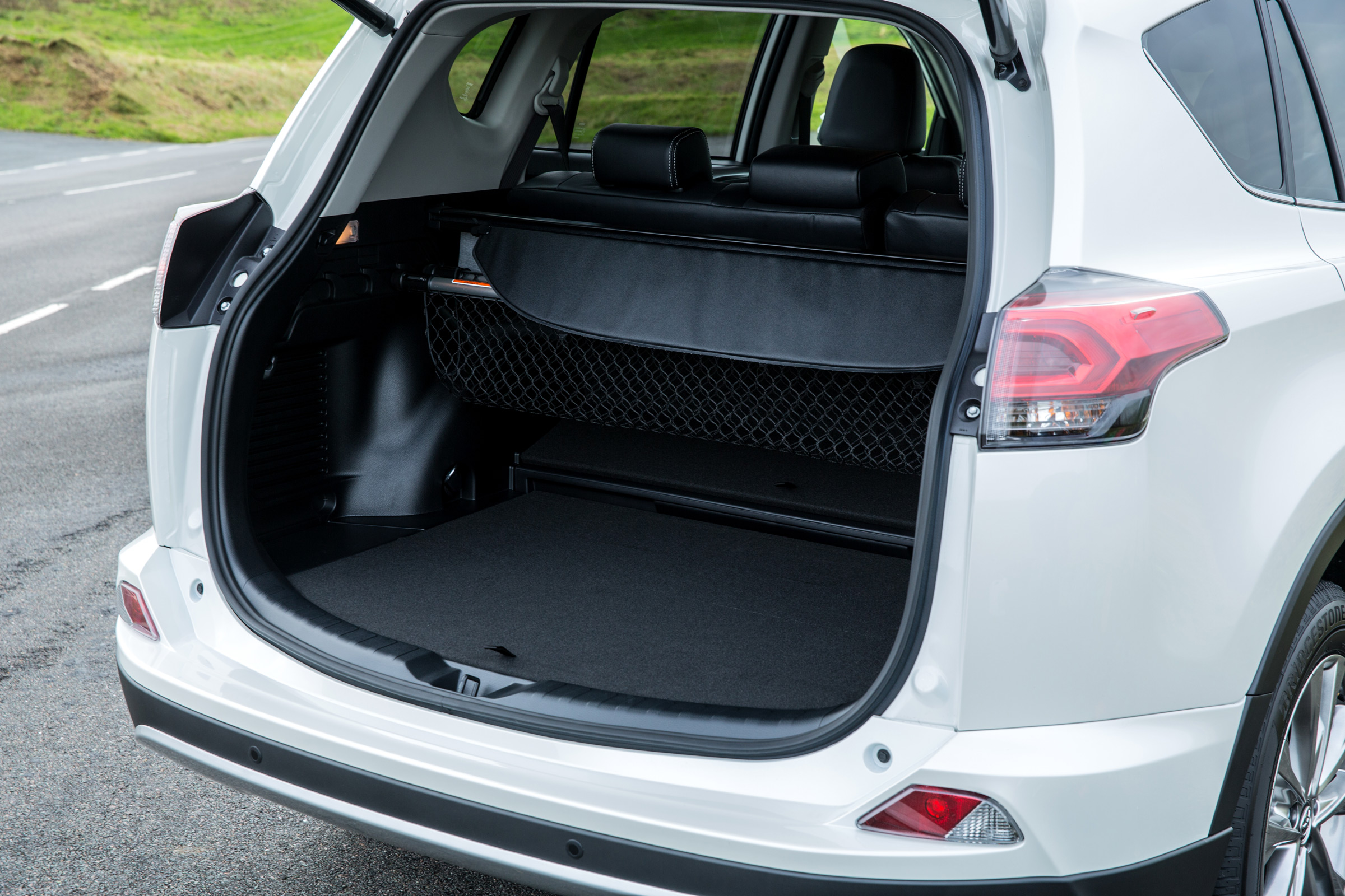 Toyota RAV4 Hybrid UK 2016 - boot space
