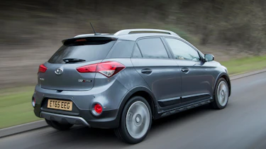 Hyundai i20 Active 2016 - rear trackng