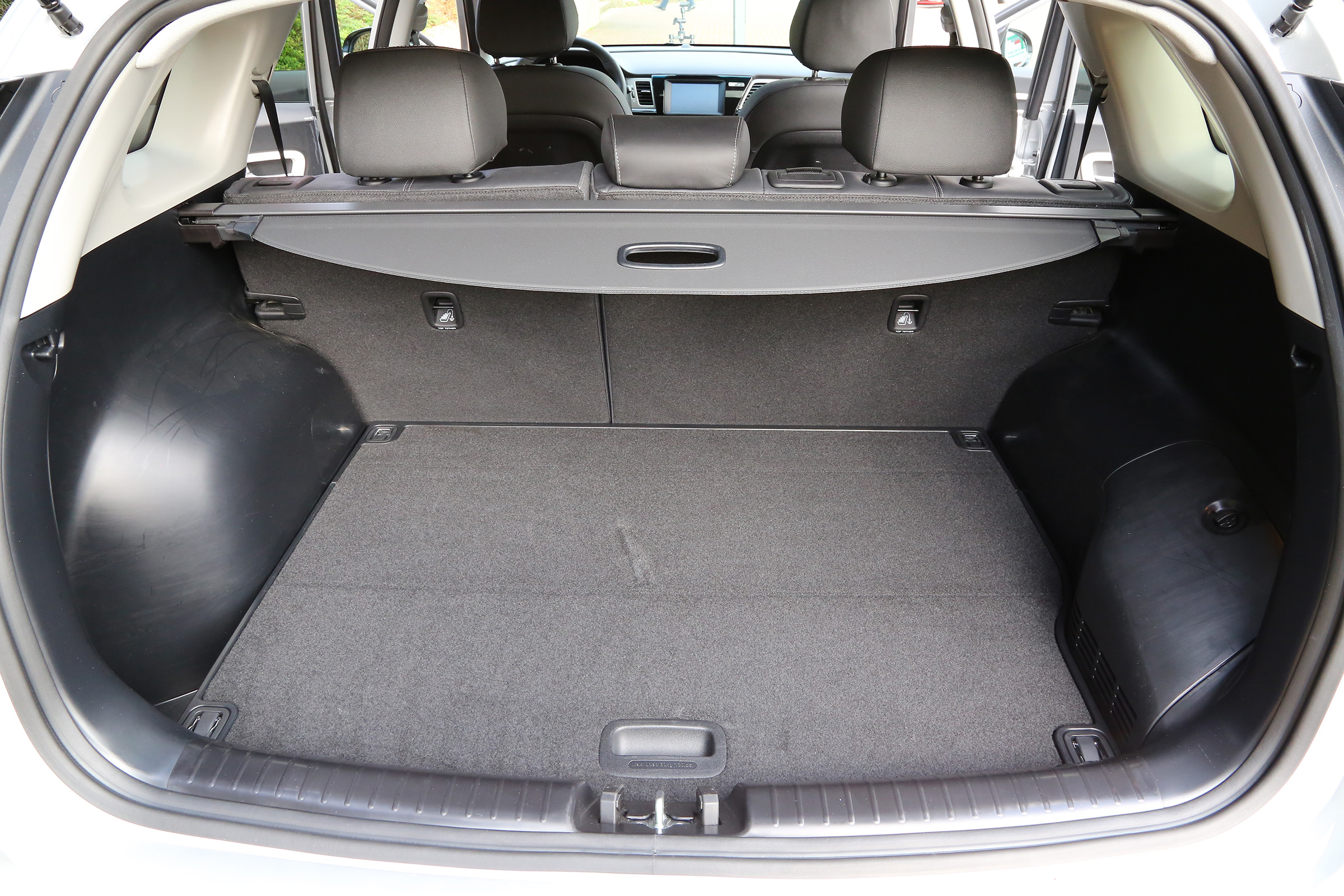Kia Niro 2016 review - boot space