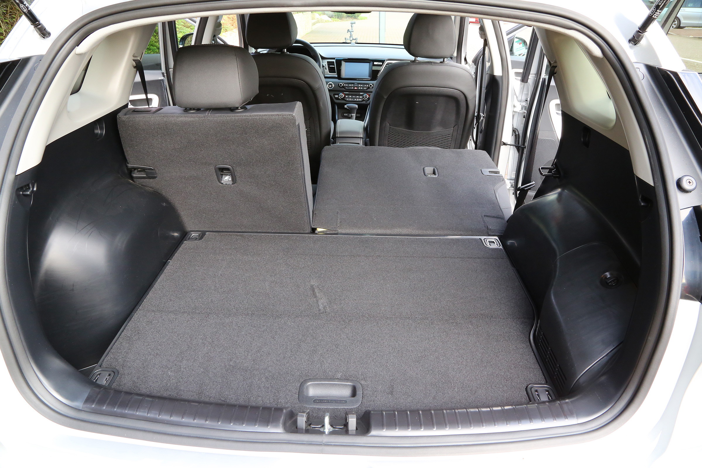Kia Niro 2016 review - boot space one seat down
