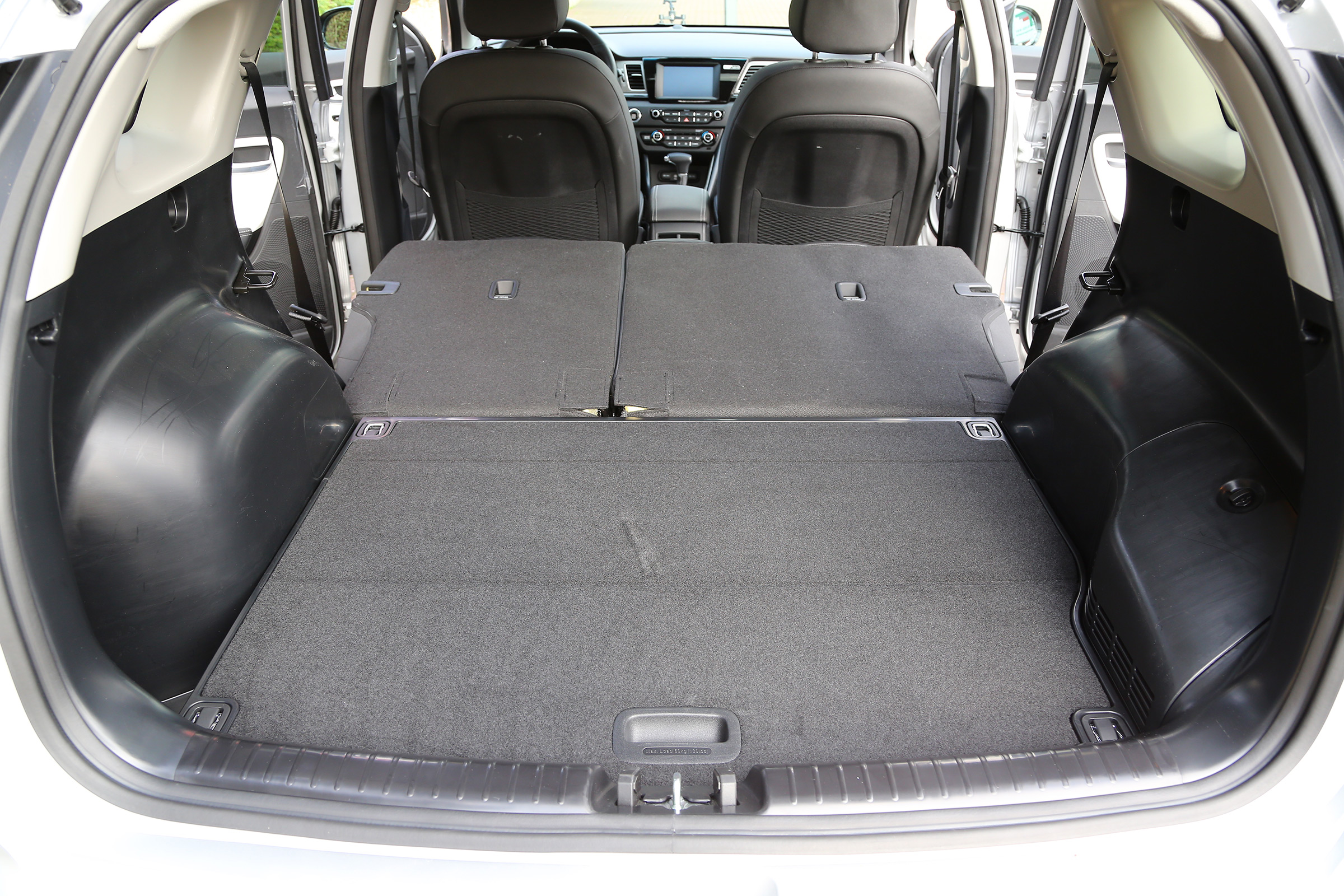 Kia Niro 2016 review - boot space seats down