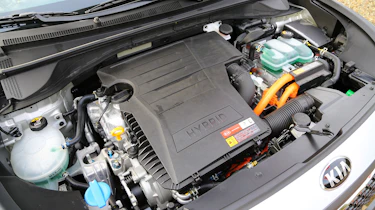 Kia Niro 2016 review - hybrid engine