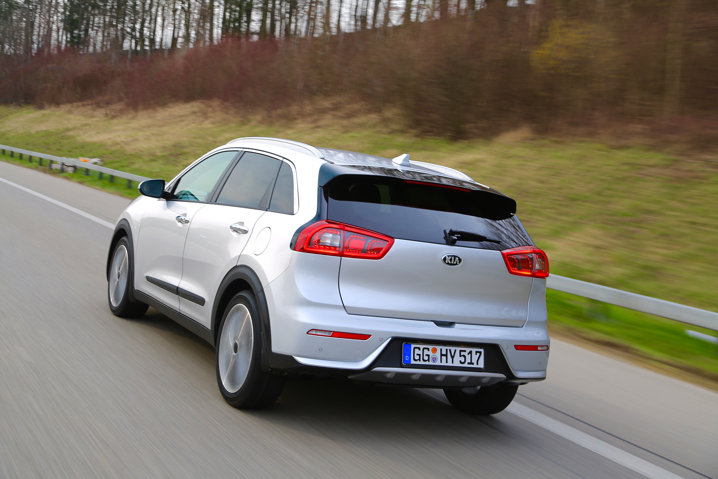 Kia Niro 2016 review - rear tracking