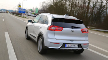 Kia Niro 2016 review - rear tracking 2