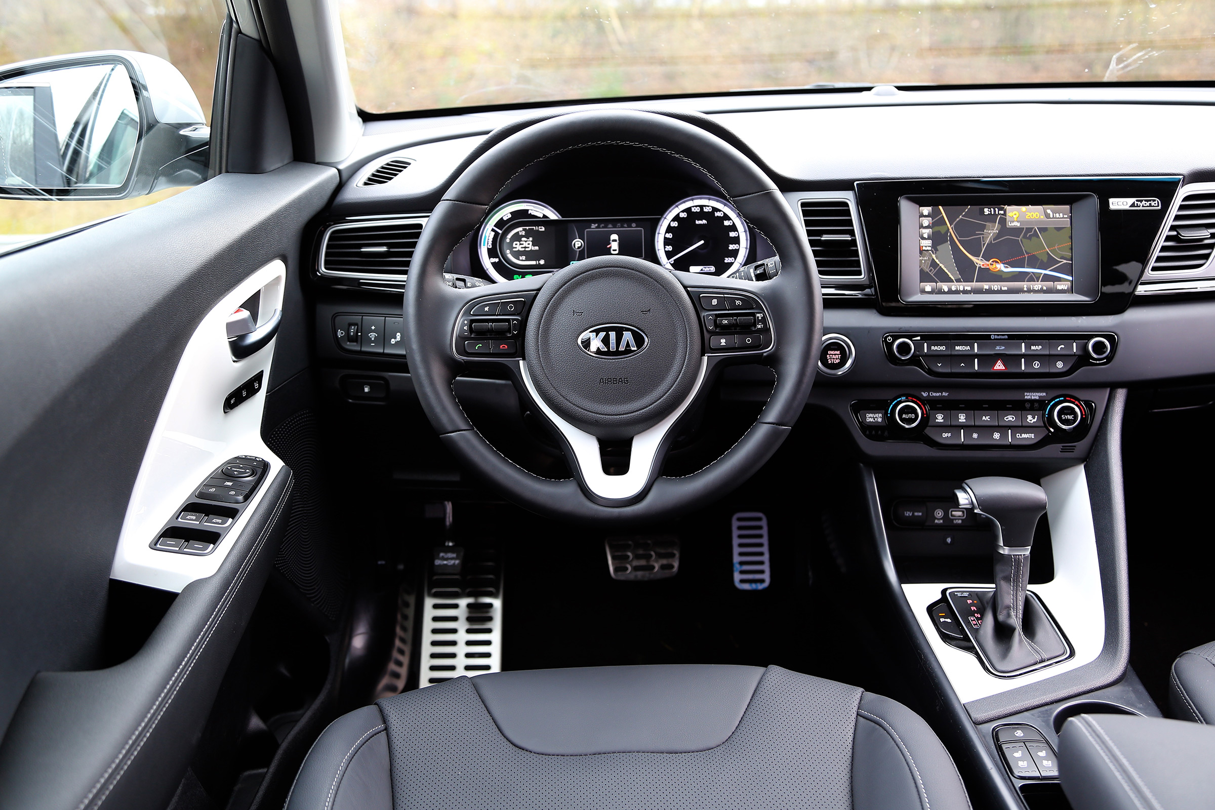Kia Niro 2016 review - interior