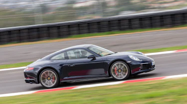 Porsche 911 Carrera 4S 2016 - side tracking