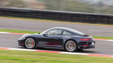 Porsche 911 Carrera 4S 2016 - side tracking 2
