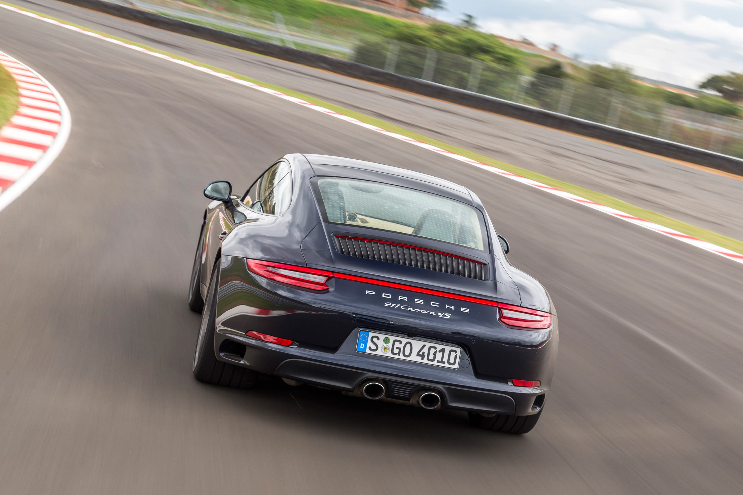 Porsche 911 Carrera 4S 2016 - rear tracking 2
