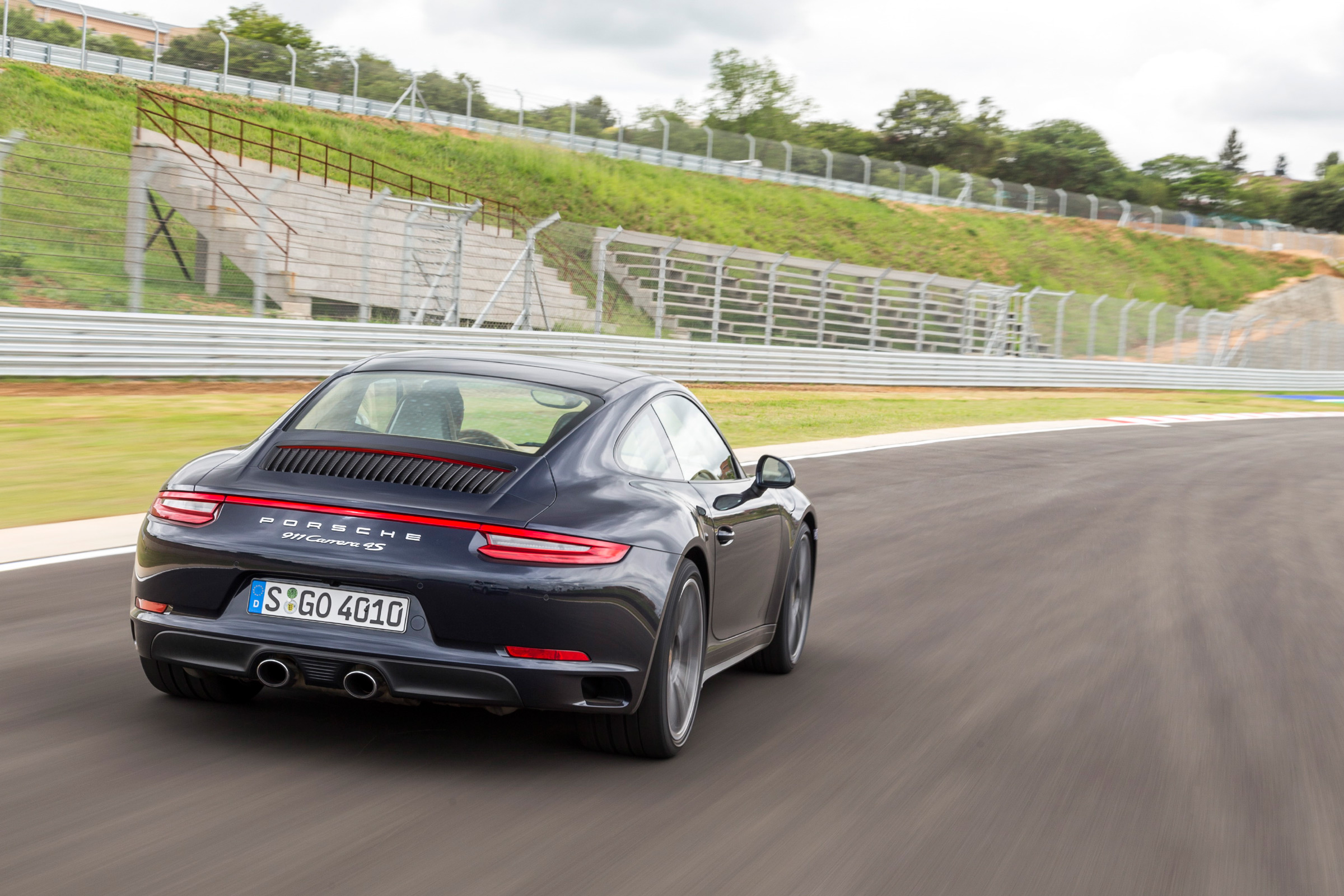 Porsche 911 Carrera 4S 2016 - rear tracking