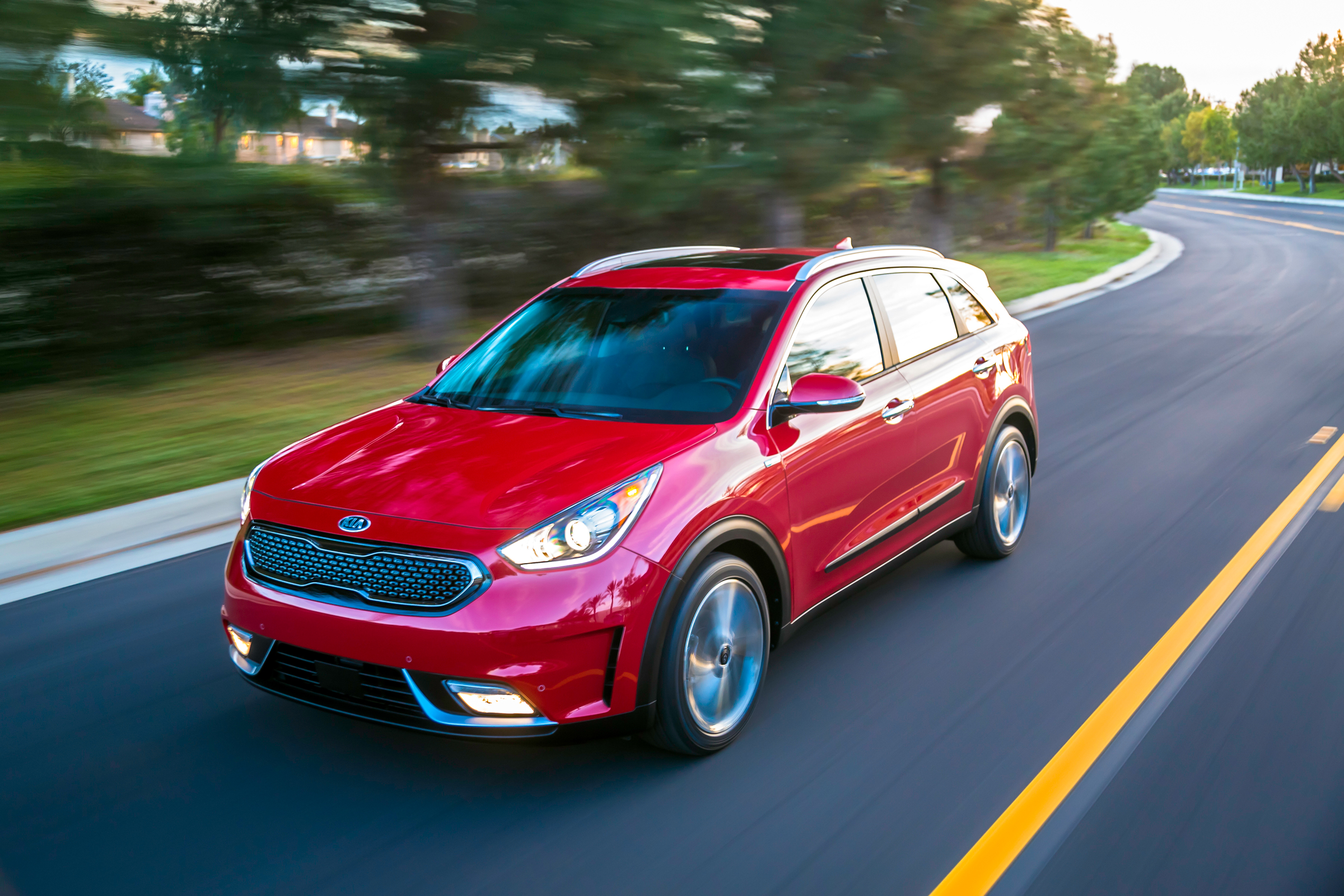 Kia Niro 2016 - front tracking 2