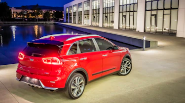 Kia Niro 2016 - rear quarter