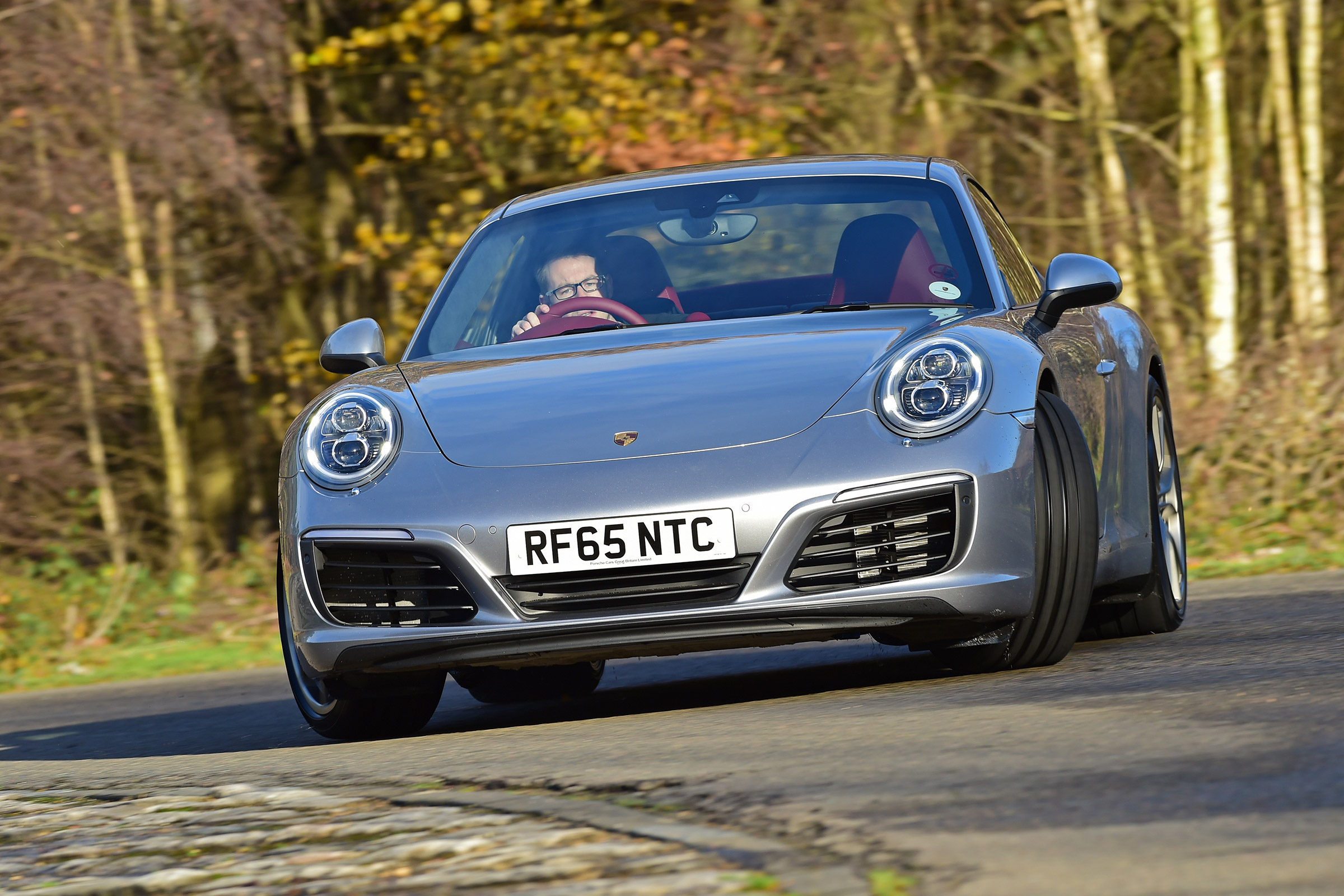 Porsche 911 Carrera S - cornering