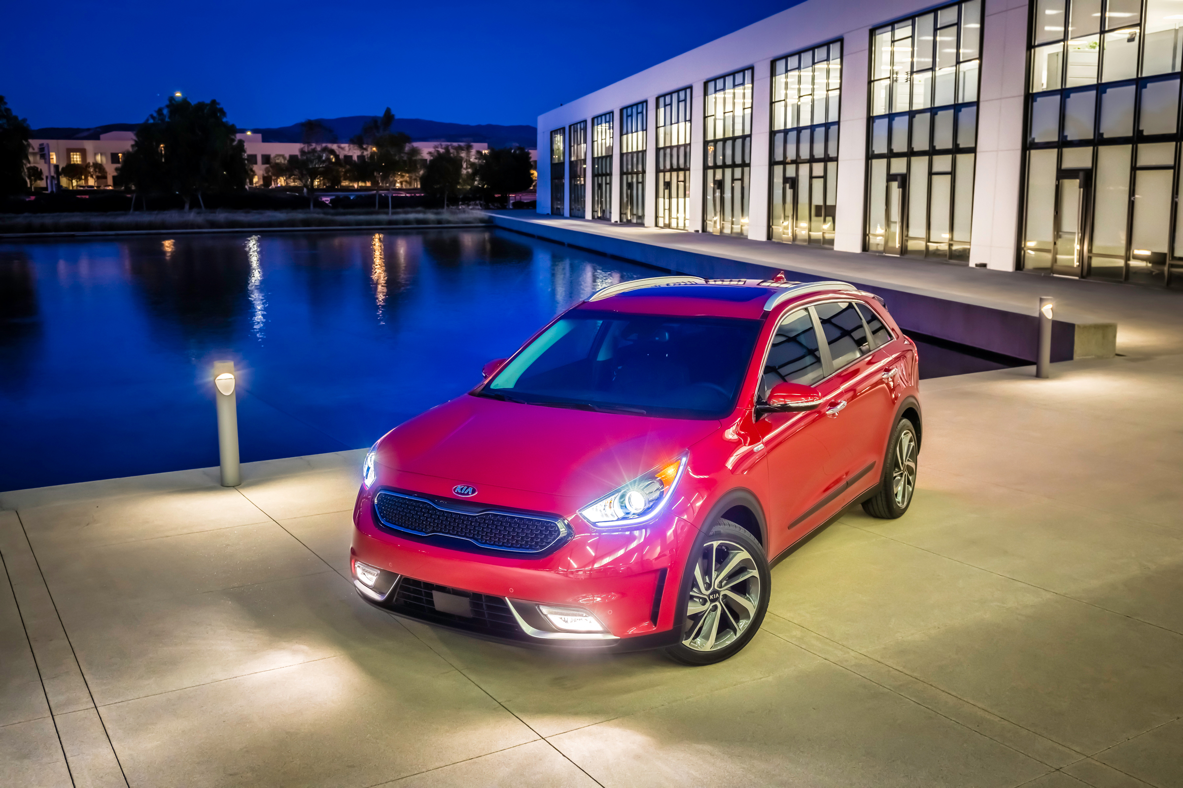 Kia Niro 2016 - front quarter 2