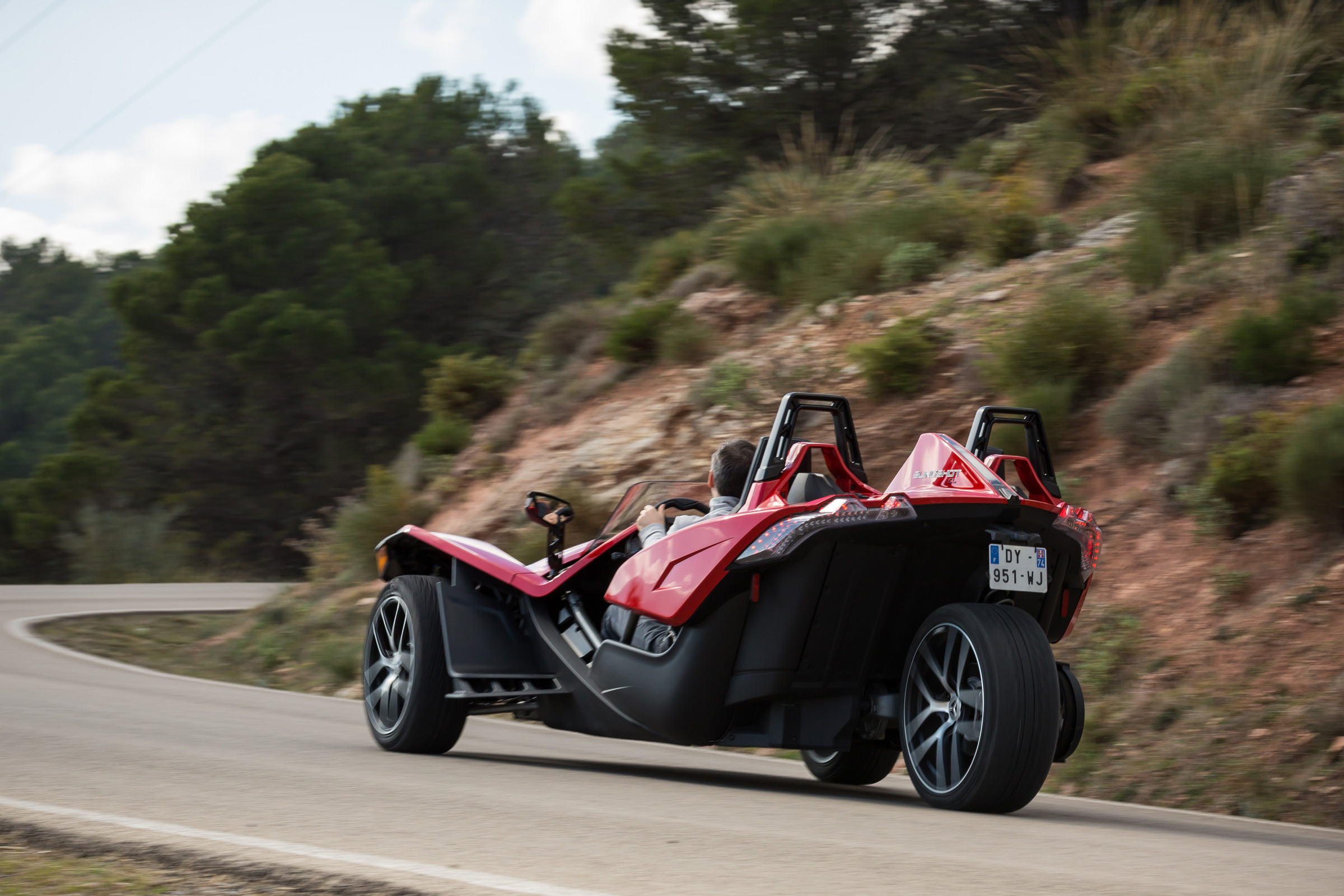 Polaris Slingshot - rear tracking
