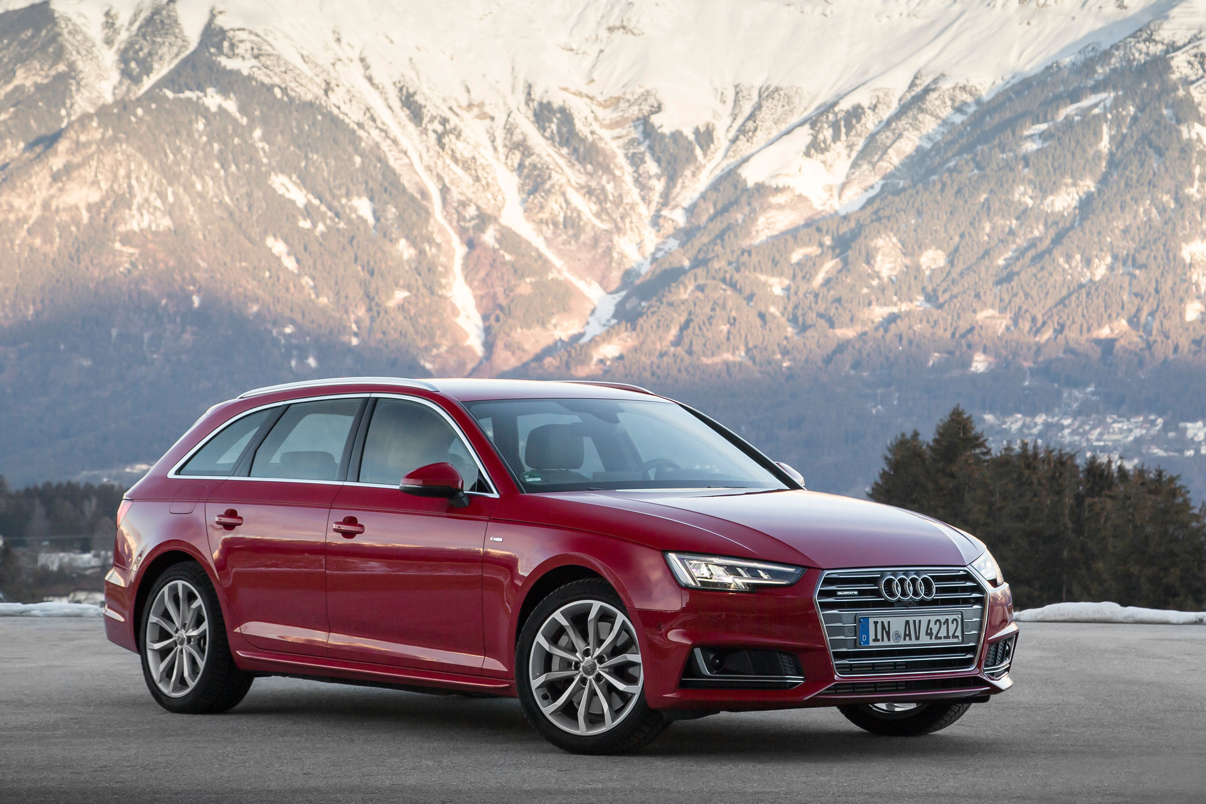 Audi A4 quattro - front static