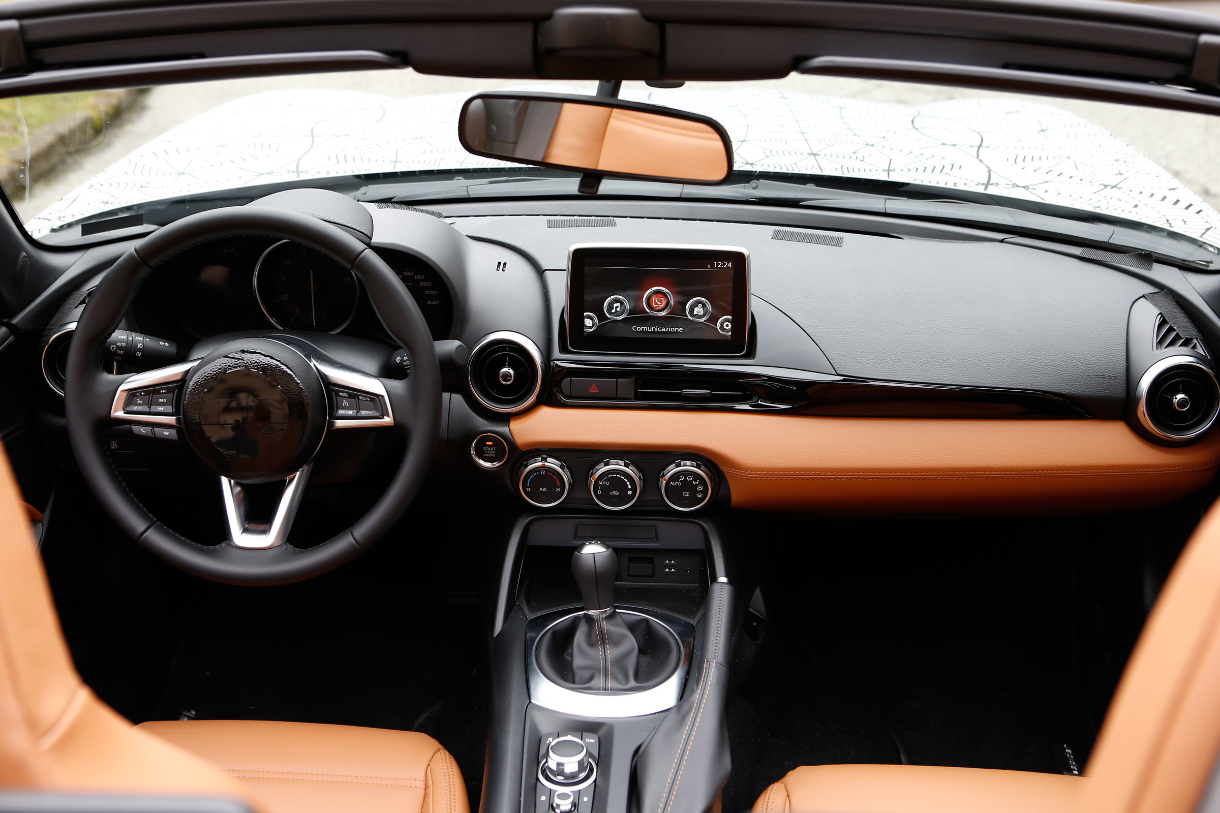 Fiat 124 Spider interior 2
