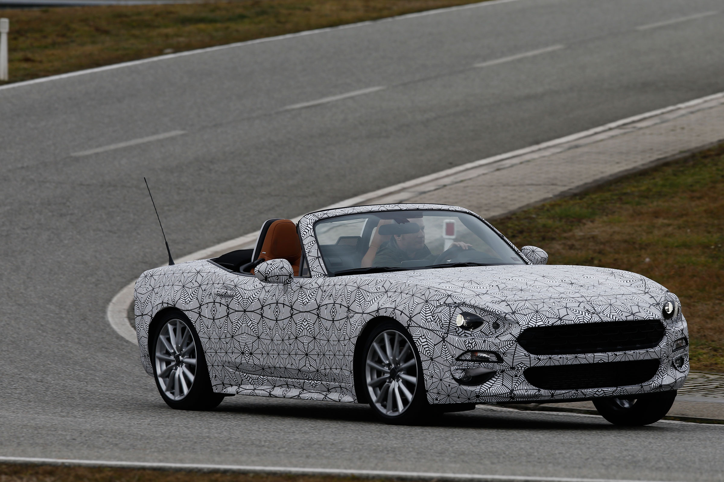 Fiat 124 Spider cornering