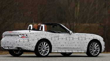Fiat 124 Spider rear tracking 2