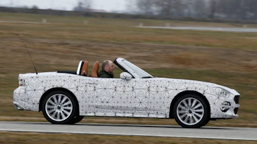 Fiat 124 Spider side tracking 2