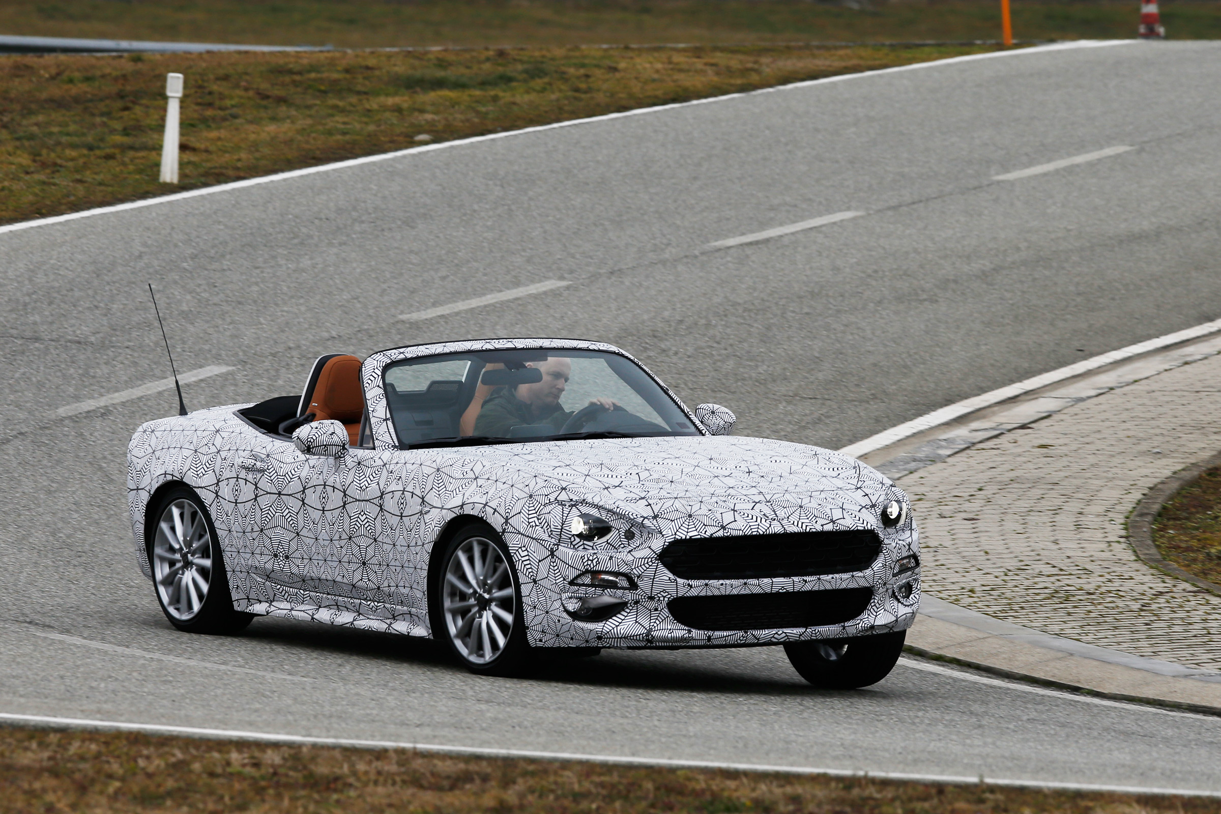 Fiat 124 Spider front cornering