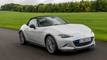 Mazda MX-5 Recaro - front tracking 2