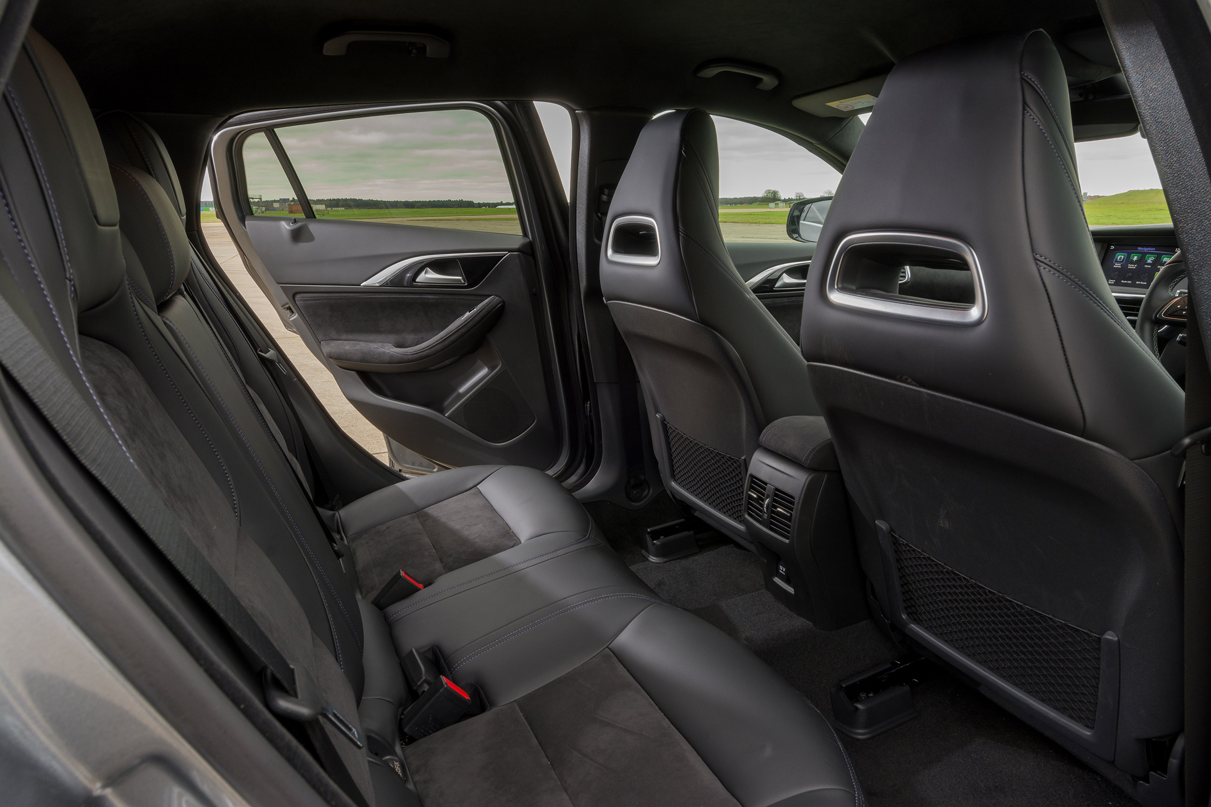 Infiniti Q30 - rear seats