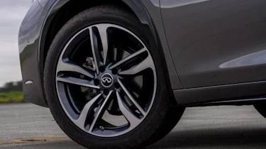 Infiniti Q30 - wheel detail