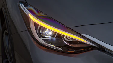 Infiniti Q30 - front light detail