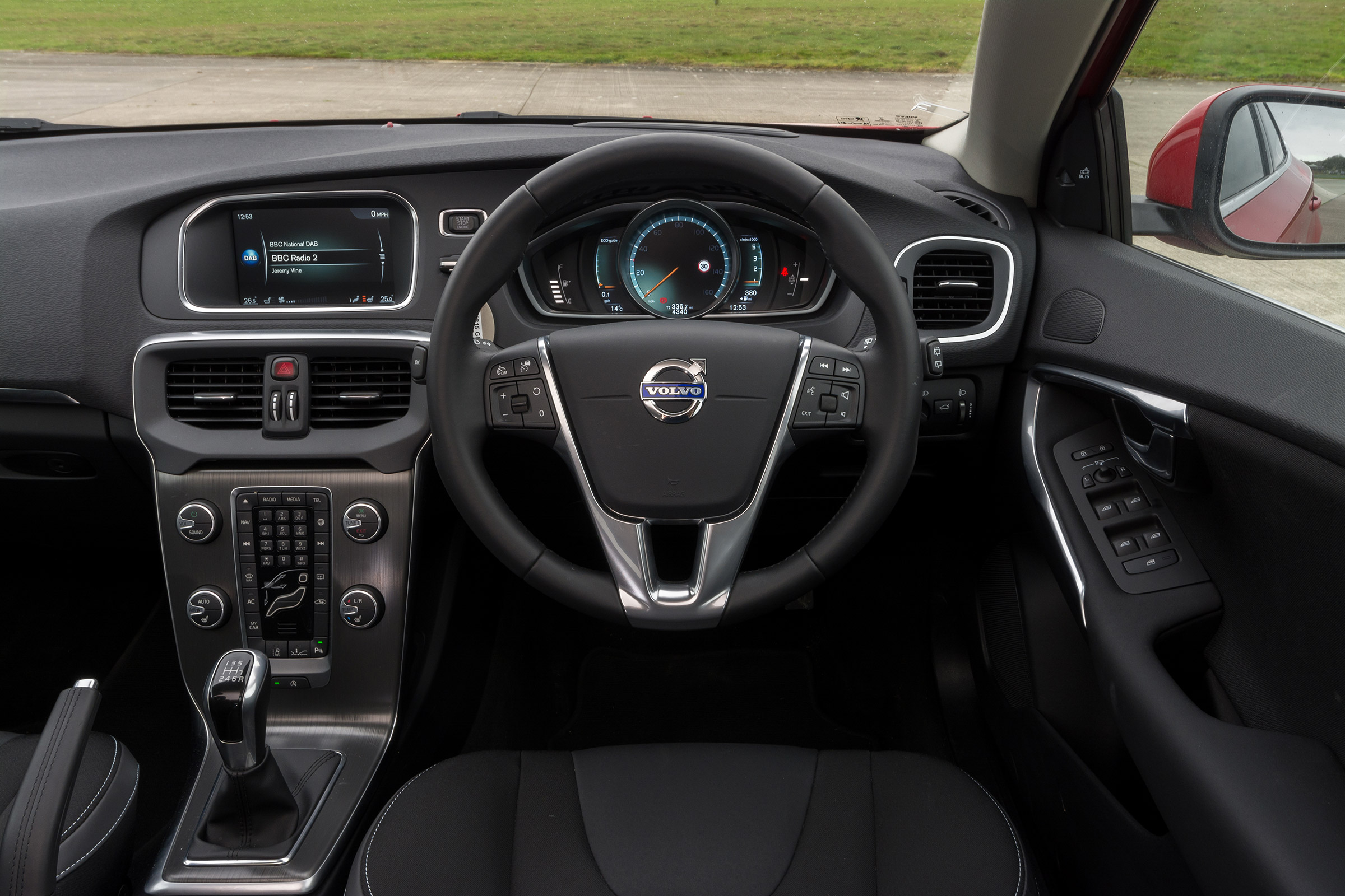 Volvo V40 - dash