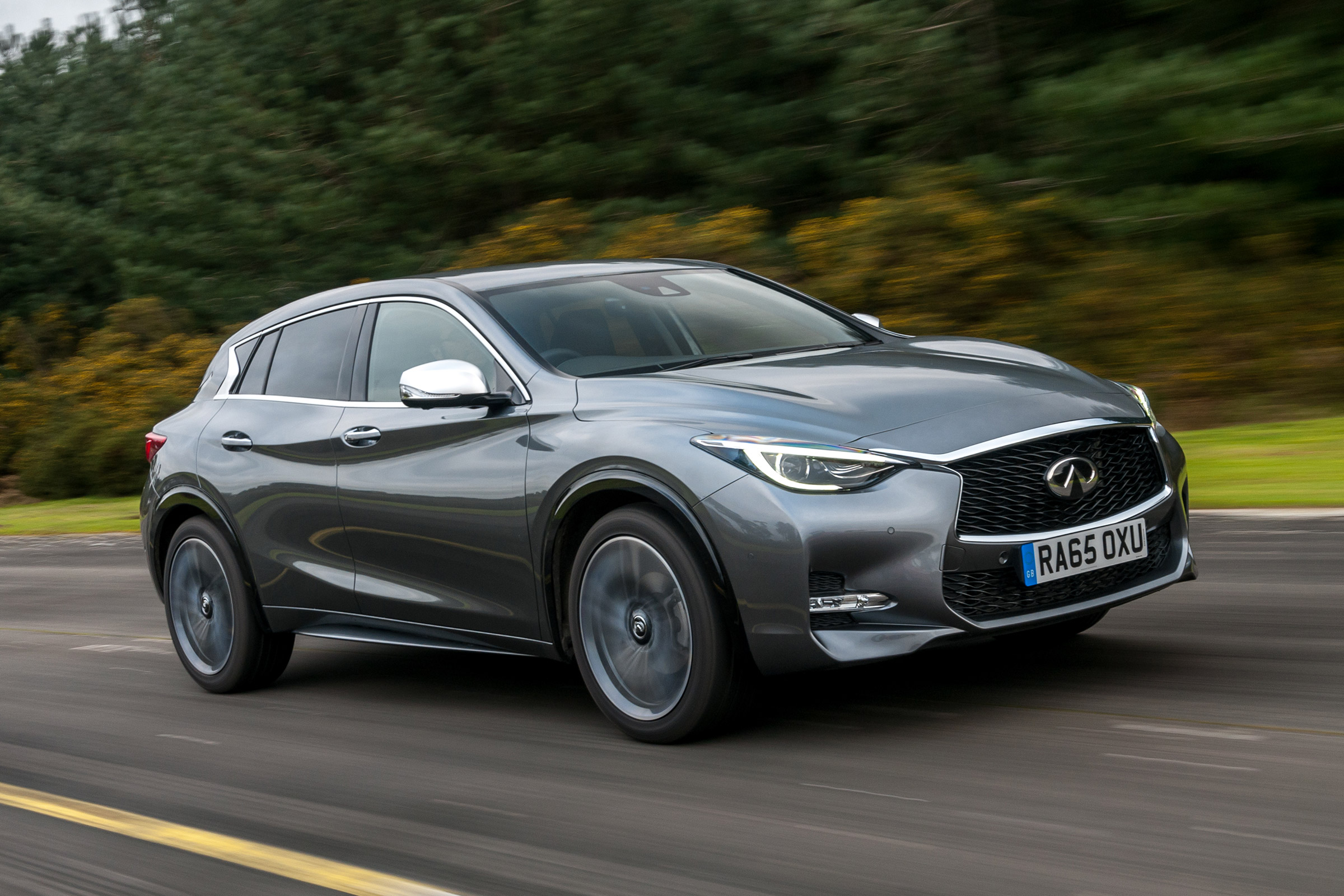 Infiniti Q30 - front